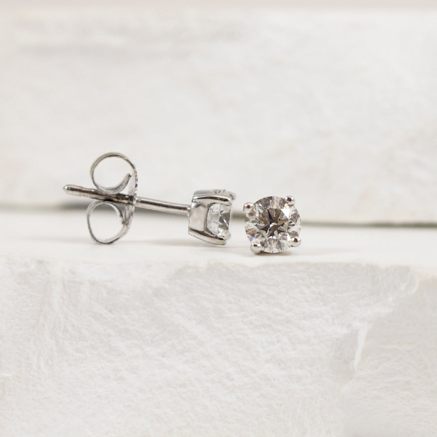 14KW 0.50CT Round Diamond Solitaire Earrings
14K White Gold Natural Canadian Diamond Solitaire Earrings
0.50 Total Natural Round Brilliant Cut Canadian Diamond Weight I1 Clarity, G Colour
Earring Closure Post with Butterfly Back