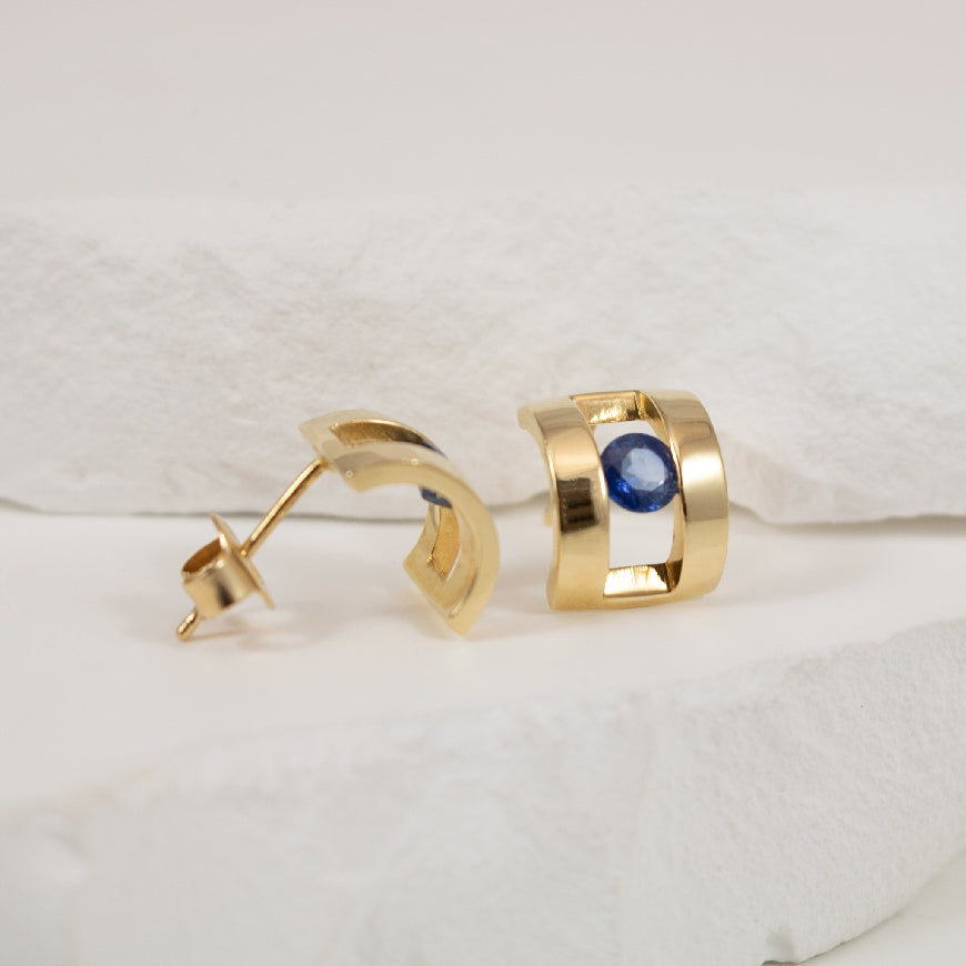 14KY Half-Hoop Suspended Sapphire Post Earrings
14K Yellow Gold Half-Hoop Sapphire Earrings
Earring Closure Post with Butterfly Back