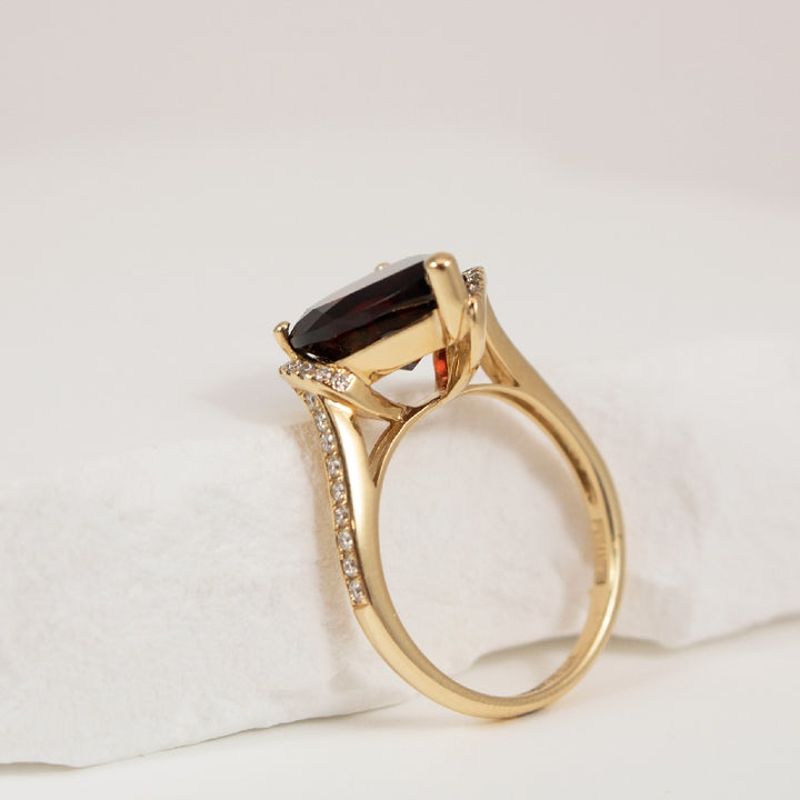 14KY Garnet & Diamond Ring