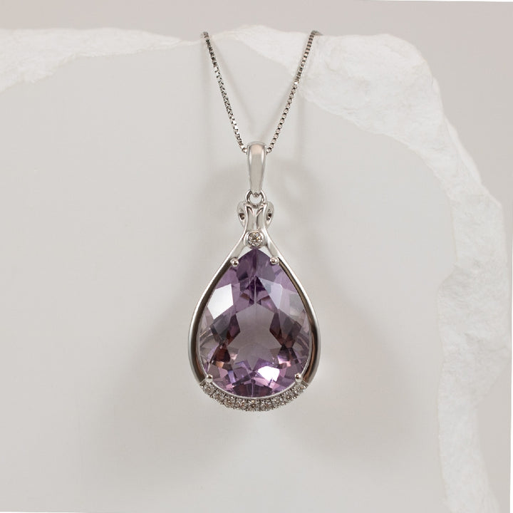 14KW Pear Shape 7.54CT Amethyst & Diamond Necklace
14K White Gold Amethyst & Natural Diamond Necklace
7.54 Carat of Natural Pear Shaped Amethyst
0.08 Total Natural Diamond Weight
Chain Length 18'