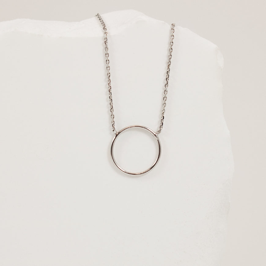 14KW Simple Open Circle Necklace
14K White Gold Open Circle Necklace
Chain Length 18' (Adjustable to 16')