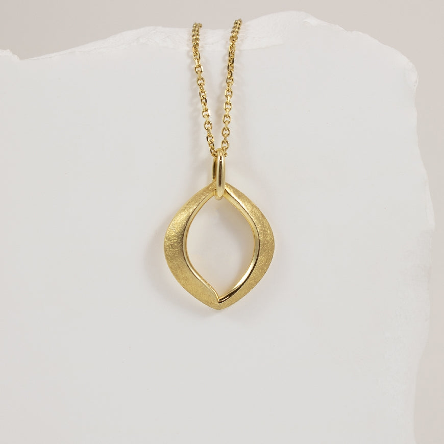 14KY Brushed Gold Open Necklace
14K Yellow Gold Open Necklace
Chain Length 18'
4.76 Grams