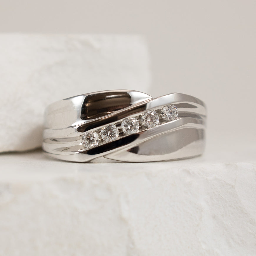 10KW 0.25CT Canadian Diamond Band
10K White Gold Natural Canadian Diamond Band
0.25 Total Diamond Weight I2 Clarity, G Colour
Finger Size 9.5