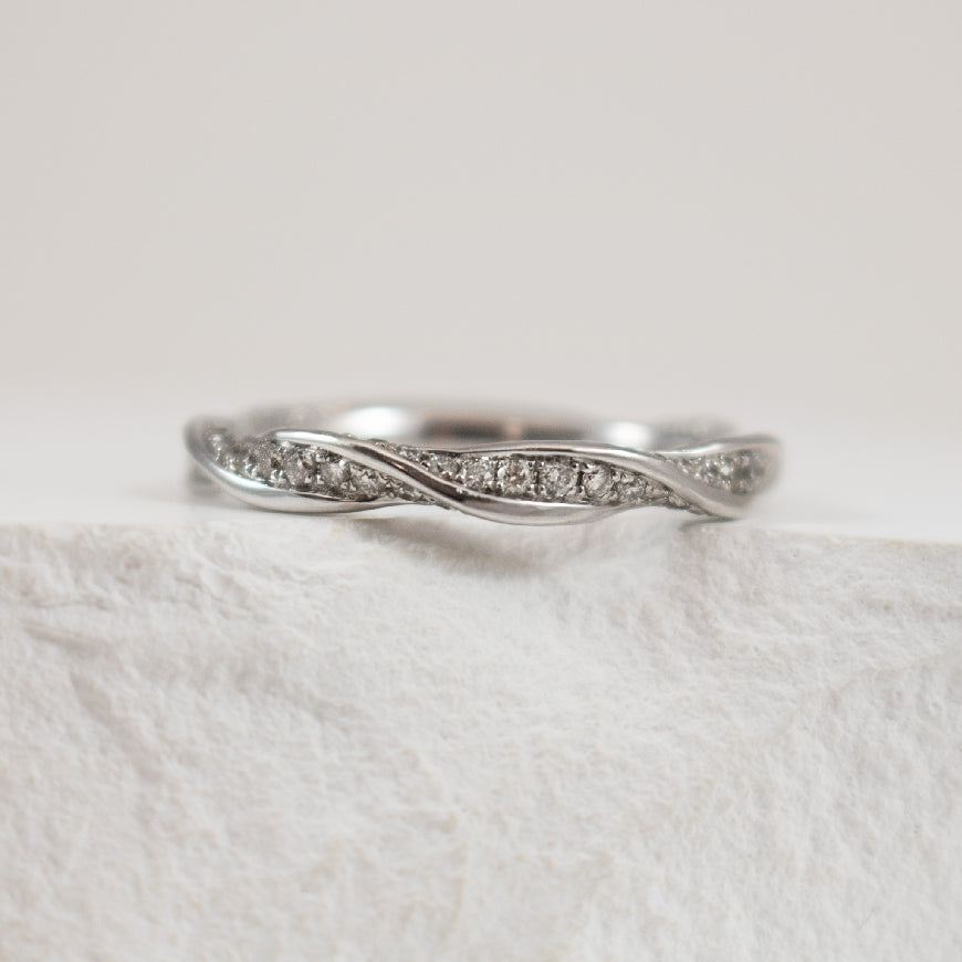 14KW 0.50CT Diamond Twisted Band
14K White Gold Natural Diamond Twisted Band
0.50 Total Natural Diamond Weight of I1-2 Clarity, GH Colour
Finger Size 6.75