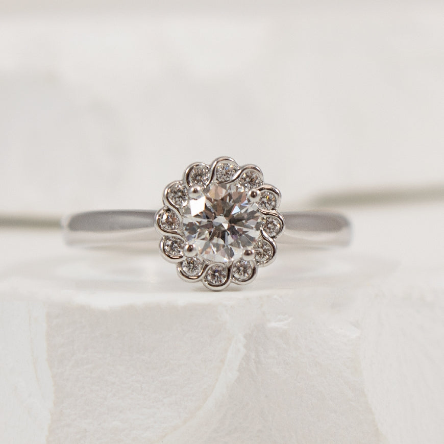 18KW Round 0.50CT Halo Diamond Engagement Ring
18K White Gold & Palladium Canadian Natural Diamond Halo Engagement Ring
Center Diamond - 0.50 Carat Round Brilliant Cut Canadian Natural Diamond of SI2 Clarity, E Colour
Accent Diamonds - 0