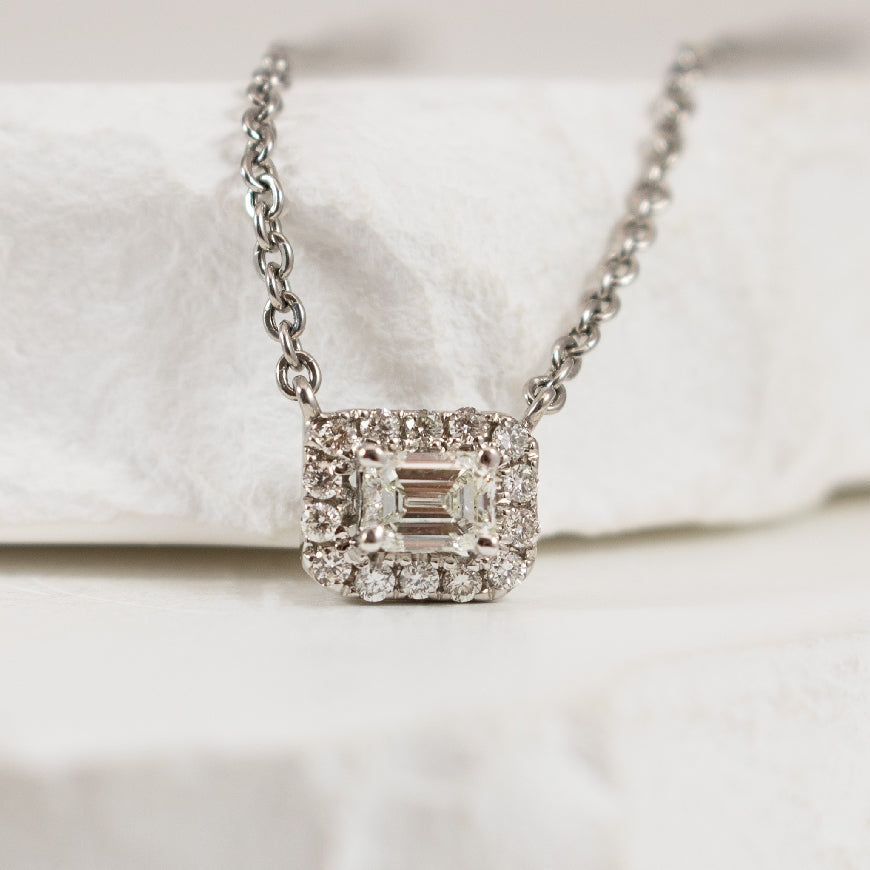 14KW Emerald Cut Diamond Halo Necklace
14K White Gold Natural Emerald Cut Diamond Halo Necklace
0.26 Carat Emerald Cut Diamond of VS1 Clarity, I Colour
0.39 Total Natural Diamond Weight
Chain Length 17'