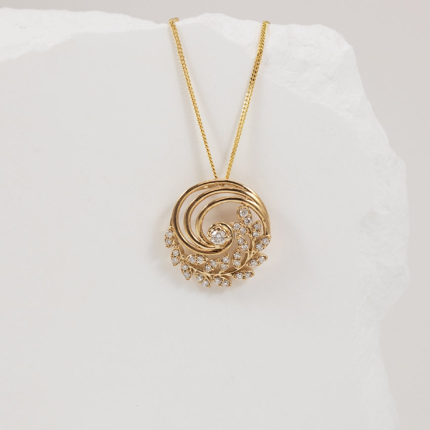 10KY Canadian Diamond Nature Inspired Necklace
10K Yellow Gold Natural Canadian Diamond Necklace
0.04 Carat of Natural Round Brilliant Cut Diamond I1 Clarity, G-I Colour
0.15 Total Natural Canadian Diamond Weight
Chain Length 18'