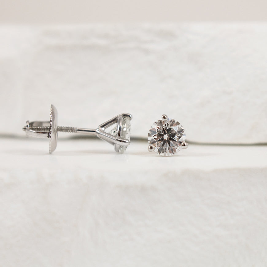 14KW 0.80CT Round Diamond Solitaire Earrings
14K White Gold Natural Diamond Solitaire Earrings
0.80 Total Natural Round Brilliant Cut Diamond Weight VS2-SI1 Clarity, H Colour
Earring Closure Post with Screw Back
