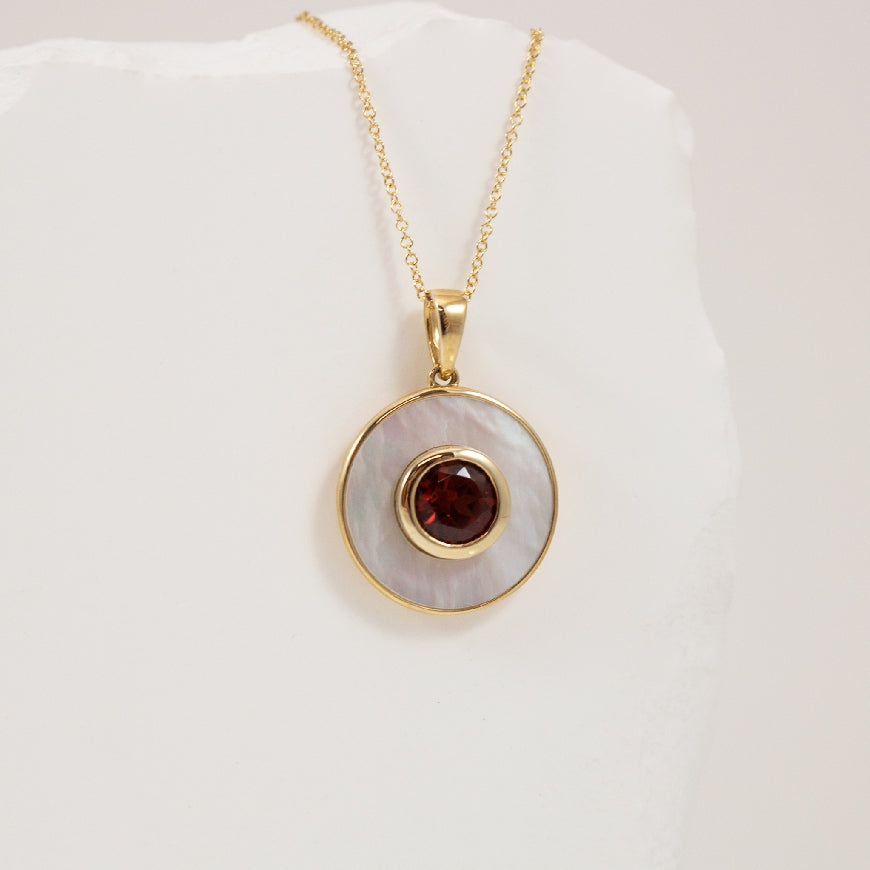 10KY Bezel Set Garnet & Mother of Pearl Necklace
10K Yellow Gold Garnet & Mother of Pearl Necklace
Chain Length 18' (Adjustable to 17')