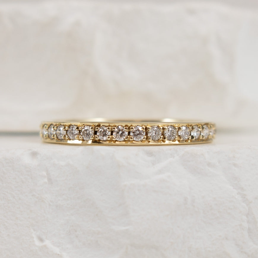 14KY 0.25CT Diamond Bead Set Band
14K Yellow Gold Natural Diamond Bead Set Band
0.25 Total Natural Diamond Weight of I1 Clarity, GHI Colour
Finger Size