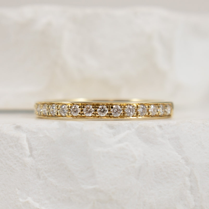 14KY 0.25CT Diamond Bead Set Band
14K Yellow Gold Natural Diamond Bead Set Band
0.25 Total Natural Diamond Weight of I1 Clarity, GH Colour
Finger Size