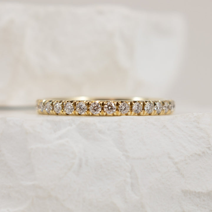 14KY 0.25CT Straight Diamond Band                 
14K Yellow Gold Natural Diamond Band 
0.25 Total Natural Diamond Weight 
Finger Size 5