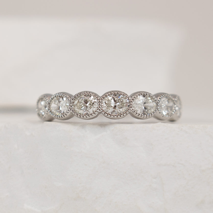 14KW 1.00CT Oval Cut Diamond Vintage Look Band
14K White Gold Natural Diamond Oval Cut Band
1.00 Total Oval Cut Natural Diamond Weight of SI Clarity, GH Colour
Finger Size 6.5
