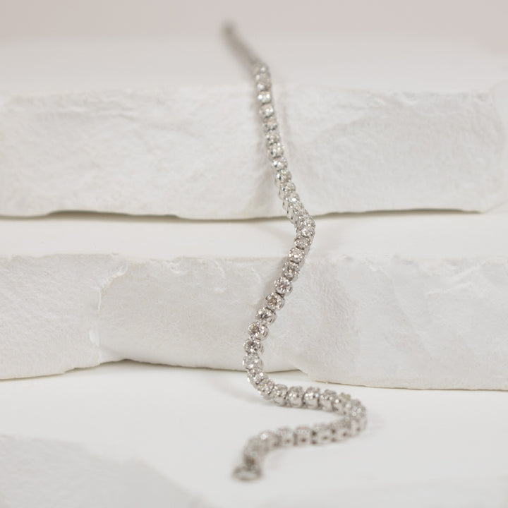 14KW Classic 1.85CT Diamond Tennis Bracelet 
14K White Gold Featherbrite Natural Diamond Tennis Bracelet 
1.85 Total Natural Diamond Weight I1-2 Clarity, G-I Colour  
Bracelet Length 7'