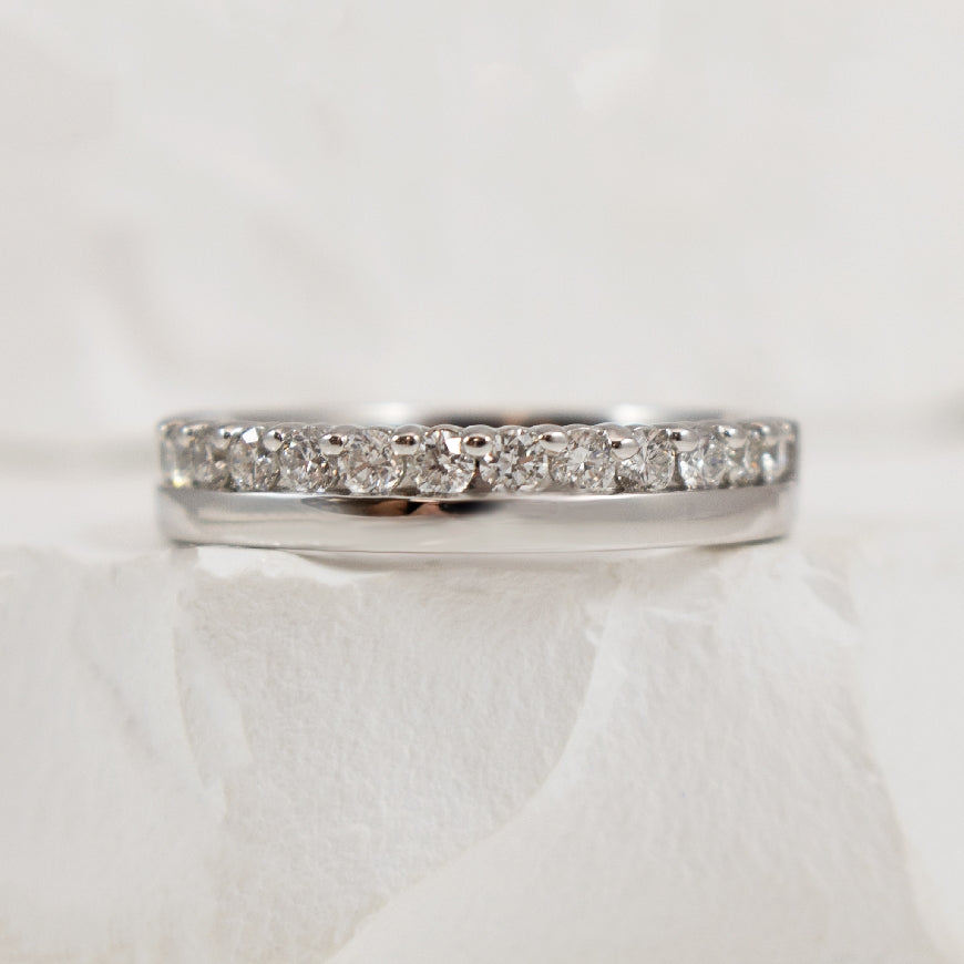 14KW 0.50CT Split Diamond Band                    
14K White Gold Natural Diamond Band
0.50 Total Natural Diamond Weight I1-2 Clairty, HI Colour
Finger Size
