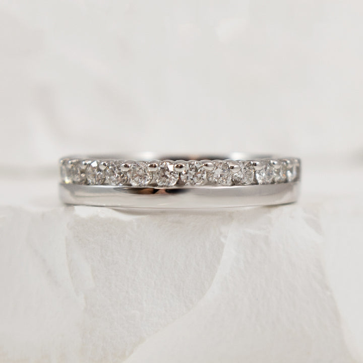 14KW 0.50CT Split Diamond Band                    
14K White Gold Natural Diamond Band
0.50 Total Natural Diamond Weight I1-2 Clairty, HI Colour
Finger Size