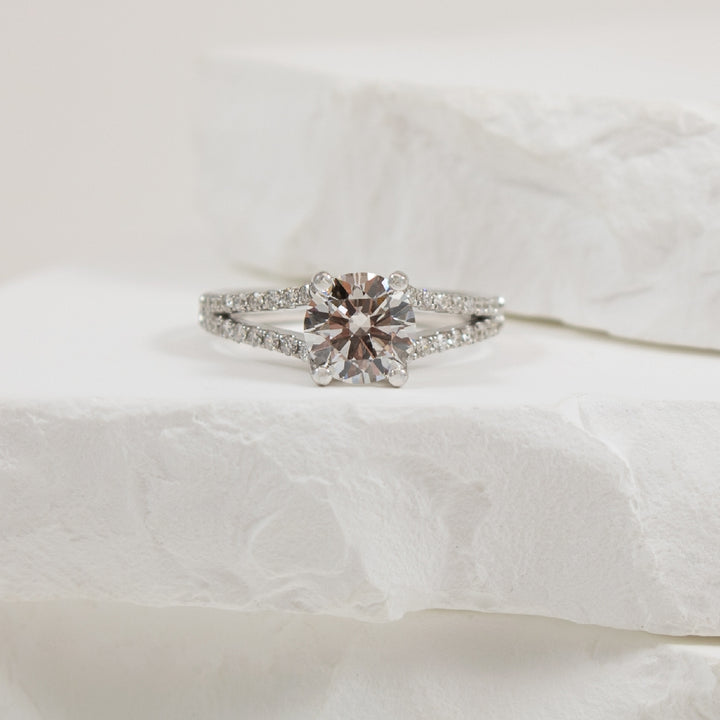 14KW 1.51CT Split Shank Diamond Engagement Ring   
14K White Gold S.Kashi Lab Grown & Natural Diamond Split Shank Engagement Ring
Center - 1.51CT Round Brilliant Cut Lab Grown Diamond of VS1 Clarity, G Colour, Excellent/ Excellent/ Excellent Cu