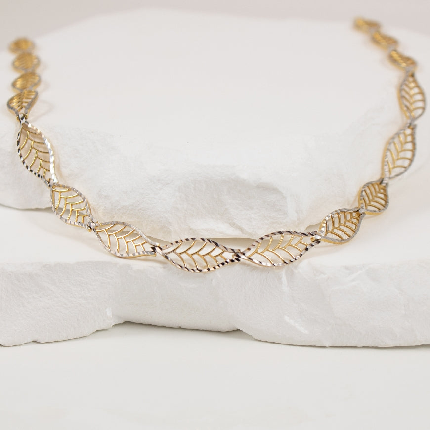 14KY Engraved Leaf Bold Choker Necklace
14K Yellow Gold Leaf Choker Necklace
Chain Length
