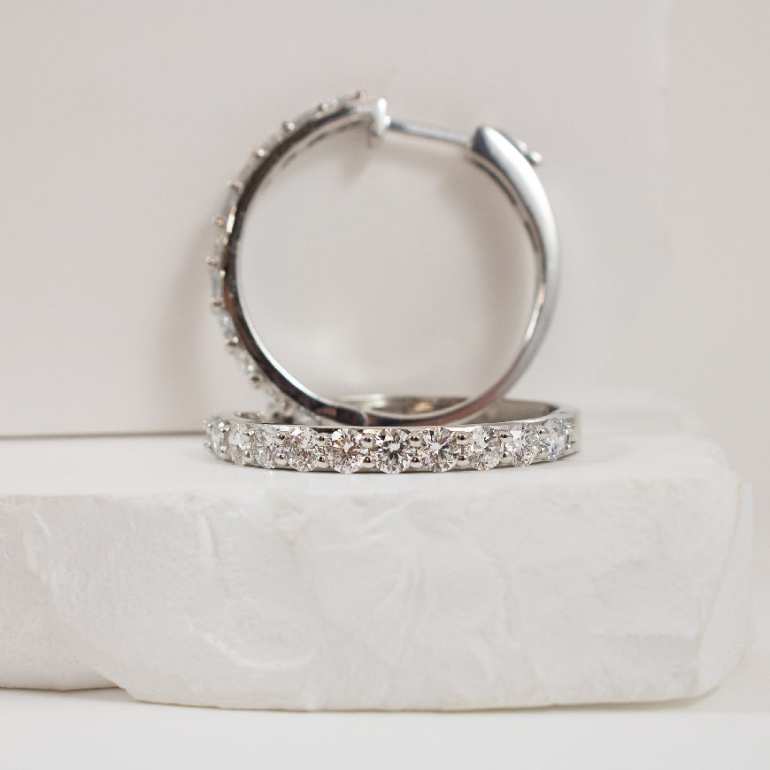 14KW 2.00CT Diamond Hoop Earrings
14K White Gold Lab Grown Diamond Hoop Earrings
2.00 Total Lab Grown Diamonds SI Clarity, FG Colour, VG Cut
Earring Closure Secure Lock