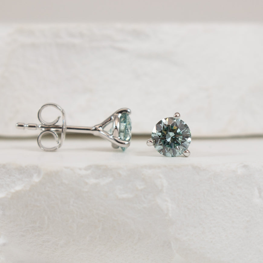 14KW 1.00CT Blue Diamond Solitaire Earrings
14K White Gold Lab Grown Blue Diamond Solitaire Earrings
1.00 Total Lab Grown Diamond Weight VS+ Clarity, VG Cut
Earring Closure Post with Butterfly Back