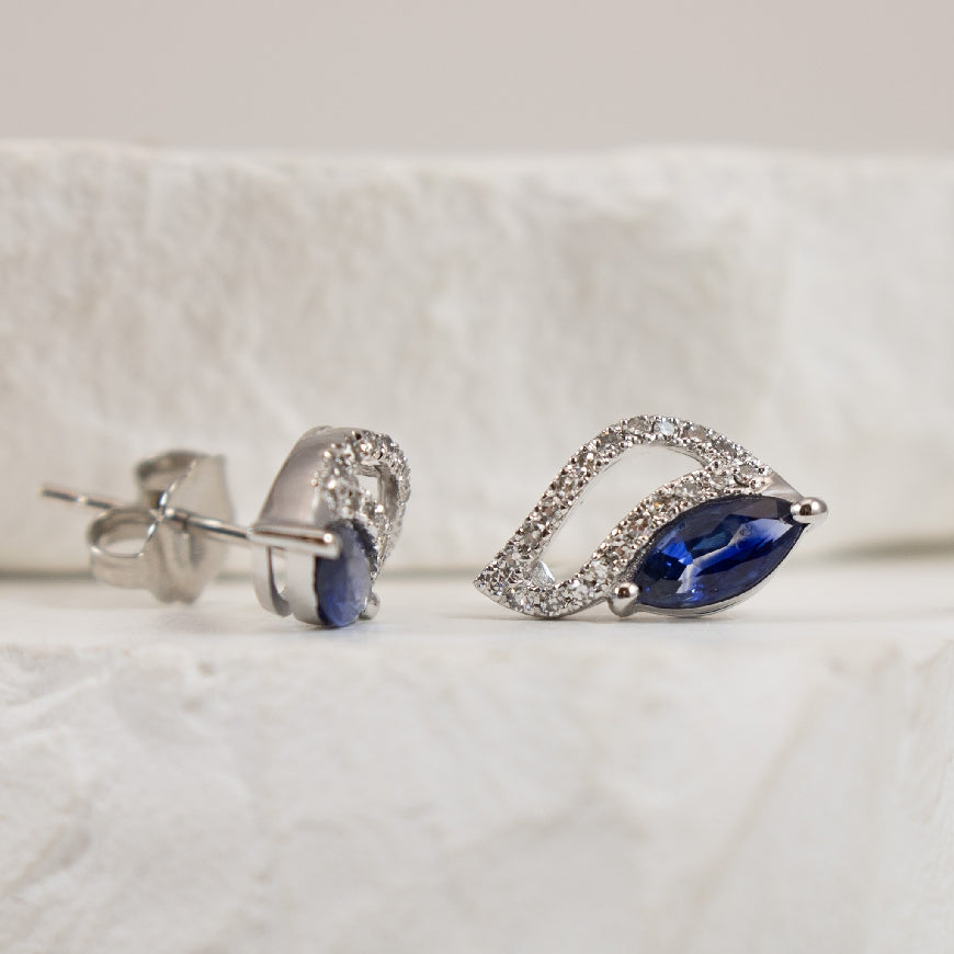 18KW Marquise Sapphire & Diamond Earrings
18K White Gold Marquise Sapphire & Diamond Earrings
0.70 Total Sapphire Weight
0.14 Total Natural Diamond Weight SI Clarity, GH Colour
Earring Closure Post with Butterfly Back