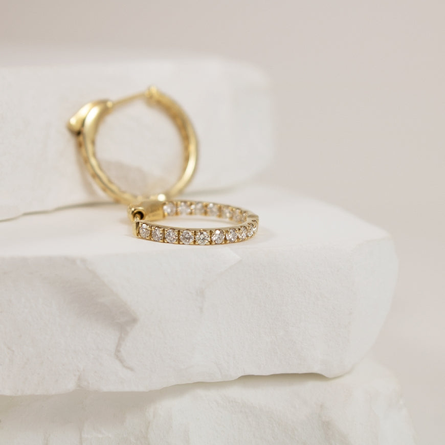 14KY Petite 0.50CT Diamond Hoop Earrings
14K Yellow Gold Roman & Jules Natural Diamond Hoop Earrings
0.50 Total Natural Diamond Weight SI Clarity, GH Colour
1/2 Inch Diameter
Earring Closure Secure Lock