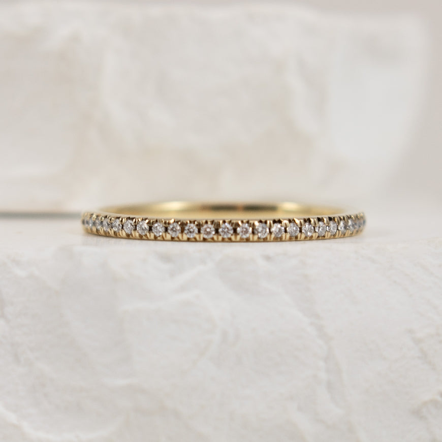 10KY 0.10CT Straight Diamond Band                 
10K Yellow Gold Natural Diamond Band 
0.10 Total Natural Diamond Weight I1 Clarity, HI Colour
Finger Size 6.5