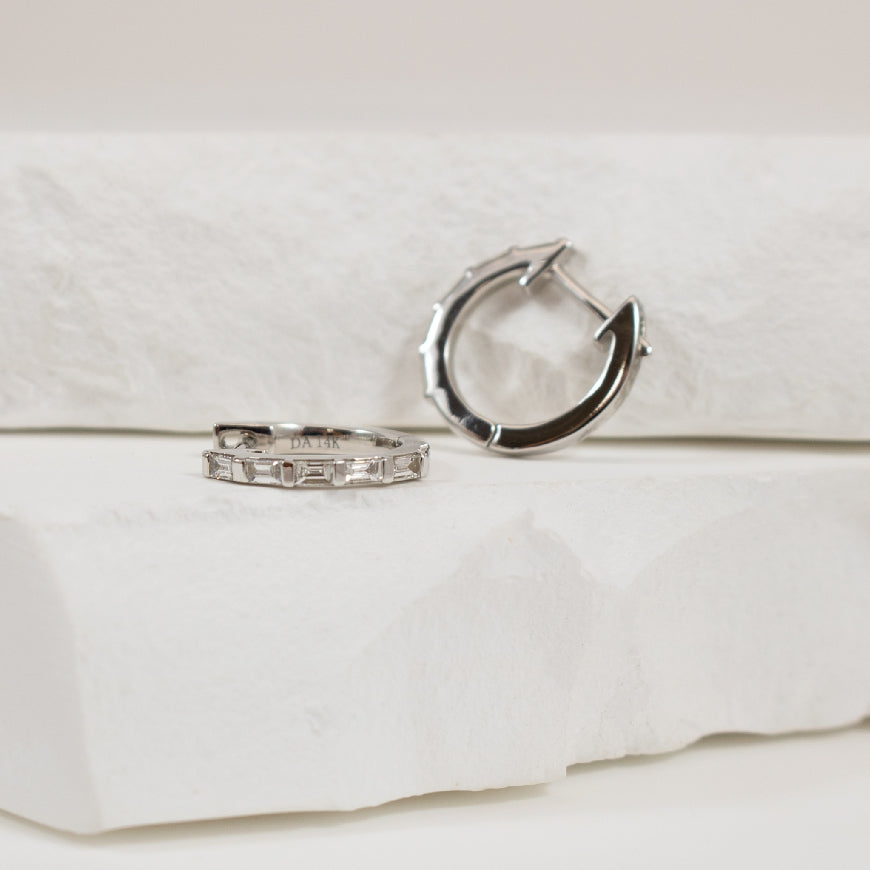 14KW Baguette Cut Diamond Huggie Hoop Earrings
14K White Gold Basasli Diamond Huggie Hoop Earrings
0.22 Total Natural Diamond Weight
Earring Closure Huggie Hoop