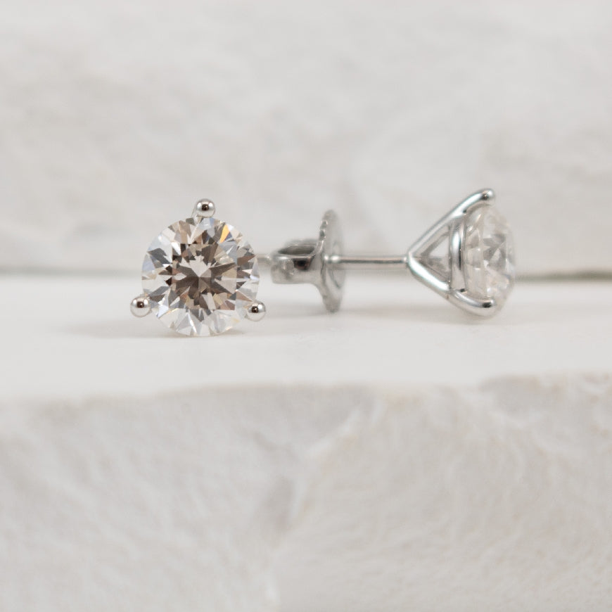 14KW 2.00ct Lightbox Diamond Solitaire Earrings
14K White Gold Lightbox Lab Grown Diamond Solitaire Earrings
2.00 Total Lab Grown Diamond Weight VS+ Clarity, GH Colour, Very Good Cut
Earring Closure Post with Butterfly Back