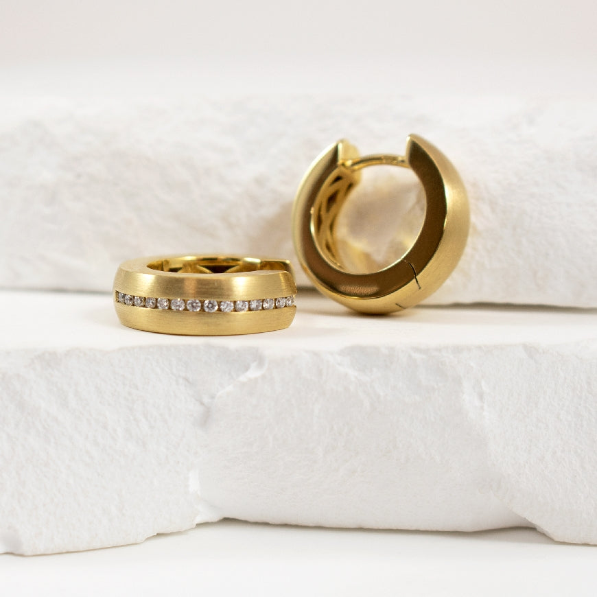 14KY Brushed Gold Diamond Huggie Hoop Earrings
14K Yellow Gold Breuning Natural Diamond Huggie Hoop Earrings
0.15 Total Natural Diamond Weight SI Clarity, H Colour
Earring Closure Huggie Hoop