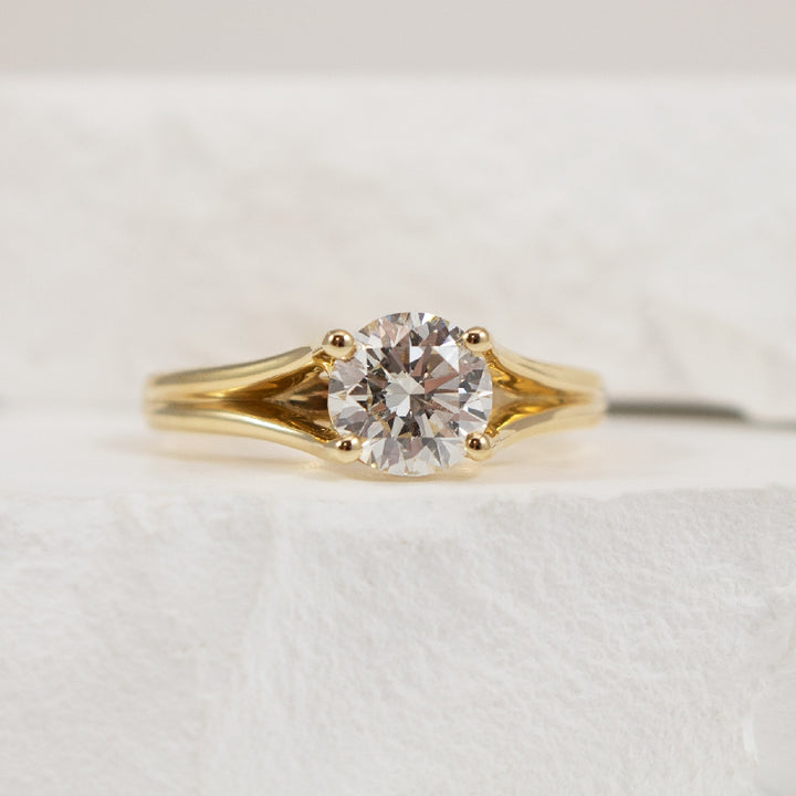 14KY Gabriel & Co 1.20CT Diamond Engagement Ring
14K Yellow Gold Gabriel & Co. Natural Diamond Split Shank Round Brilliant Cut Solitaire Engagement Ring 
Center Diamond - 1.20CT Round Brilliant Cut Natural Diamond of 
SI2 Clarity, G Colour, Ex