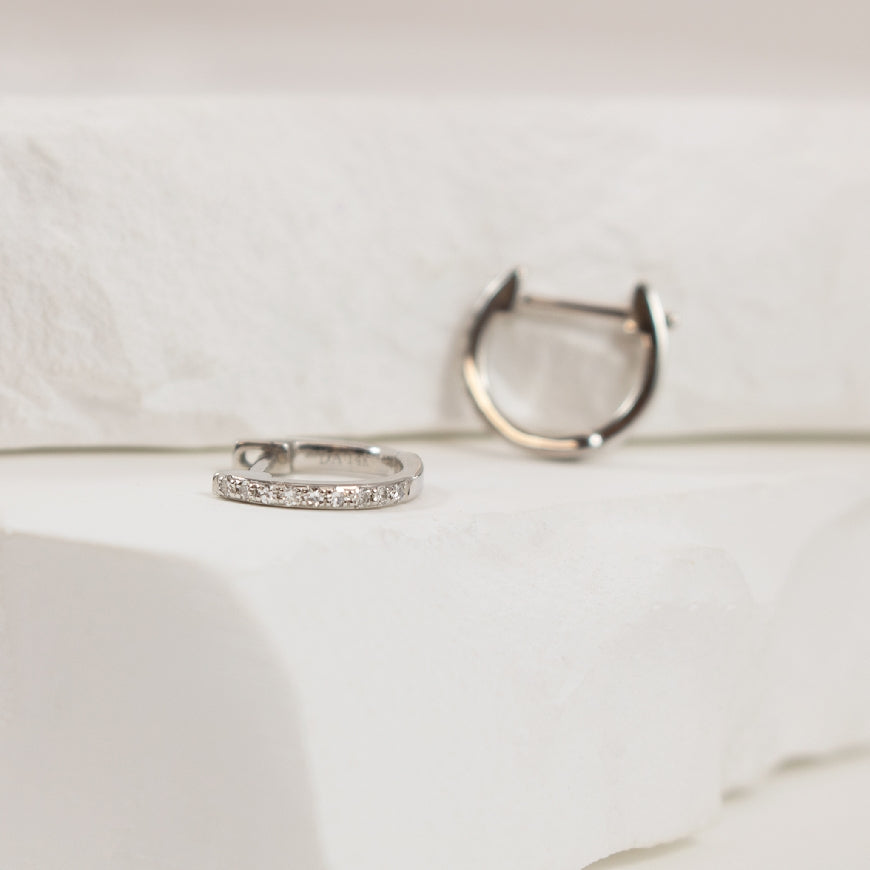 14KW Petite Diamond Huggie Hoop Earrings
14K White Gold Basasli Natural Diamond Huggie Hoop Earrings
0.06 Total Natural Diamond Weight SI Clarity, GH Colour
Earring Closure Huggie Hoop