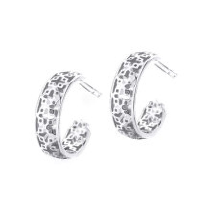 SS Birks 'Muse' Monogram Hoop Earrings
Sterling Silver Birks 'Muse' Collection Monogram Hoop Earrings
15mm Diameter
Earring Closure Huggie Hoop
