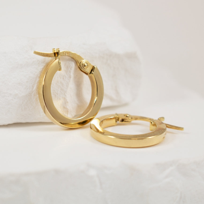 10KY Pipe Hoop Earrings
10K Yellow Gold Pipe Hoop Earrings
Earring Closure Hinged Post
15mm Diameter
1.23 Grams