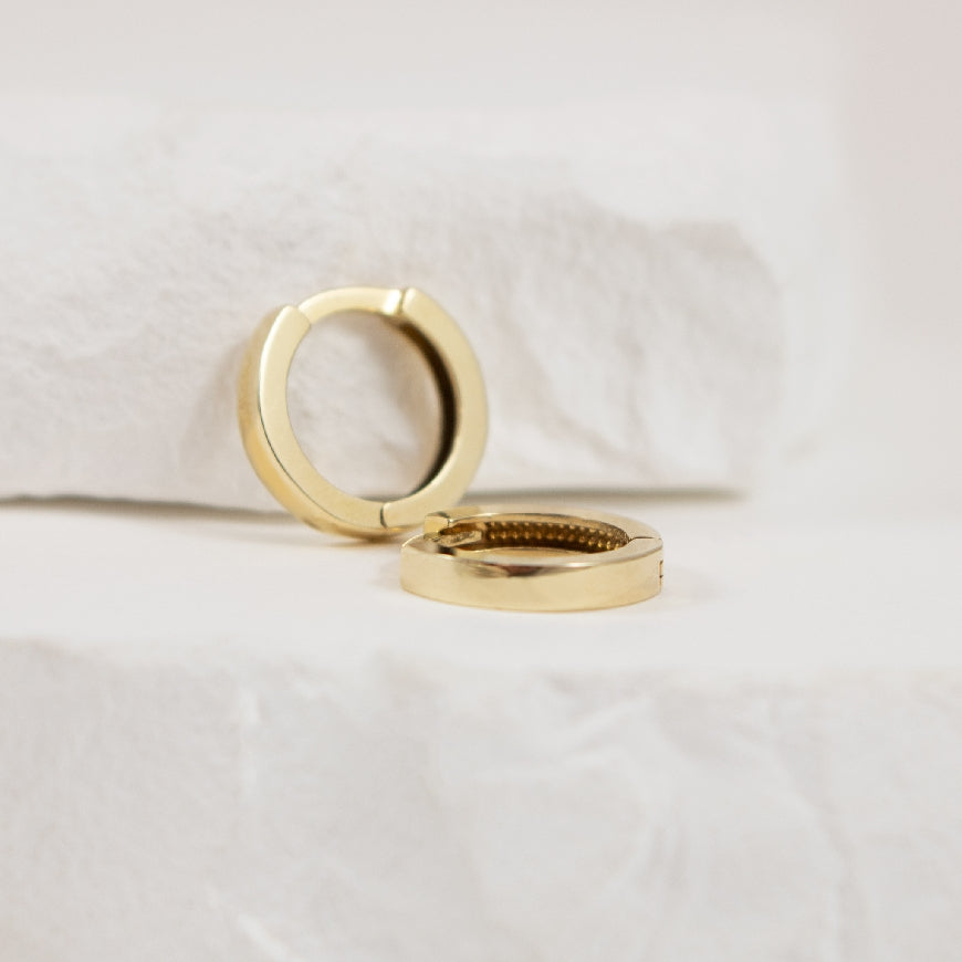 10KY Pipe Huggie Hoop Earrings
10K Yellow Gold Pipe Huggie Hoop Earrings
Earring Closure Huggie Hoop
10mm Diameter
1.11 Grams