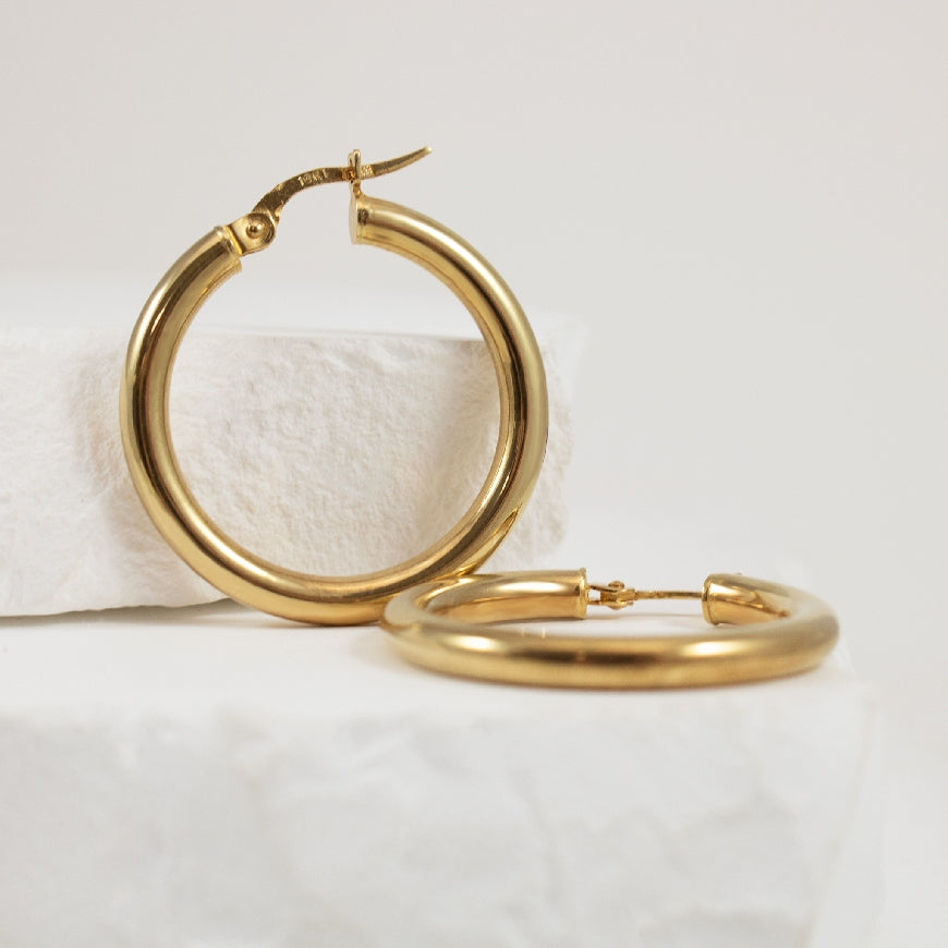10KY Tube Hoop Earrings
10K Yellow Gold Tube Hoop Earrings
Earring Closure Hinged Post
20mm Diameter
1.88 Grams