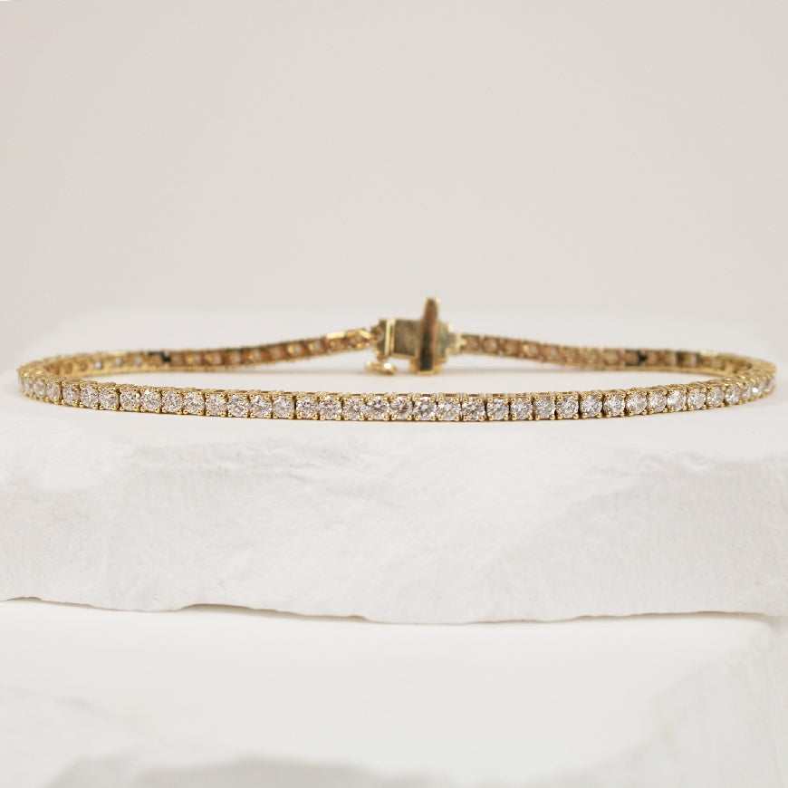 14KY 3.06CT Diamond Tennis Bracelet
14K Yellow Gold Lab Grown Diamond Tennis Bracelet
3.06 Total Lab Grown Diamond Weight VS1 Clarity, F Colour
Bracelet Length 7'
