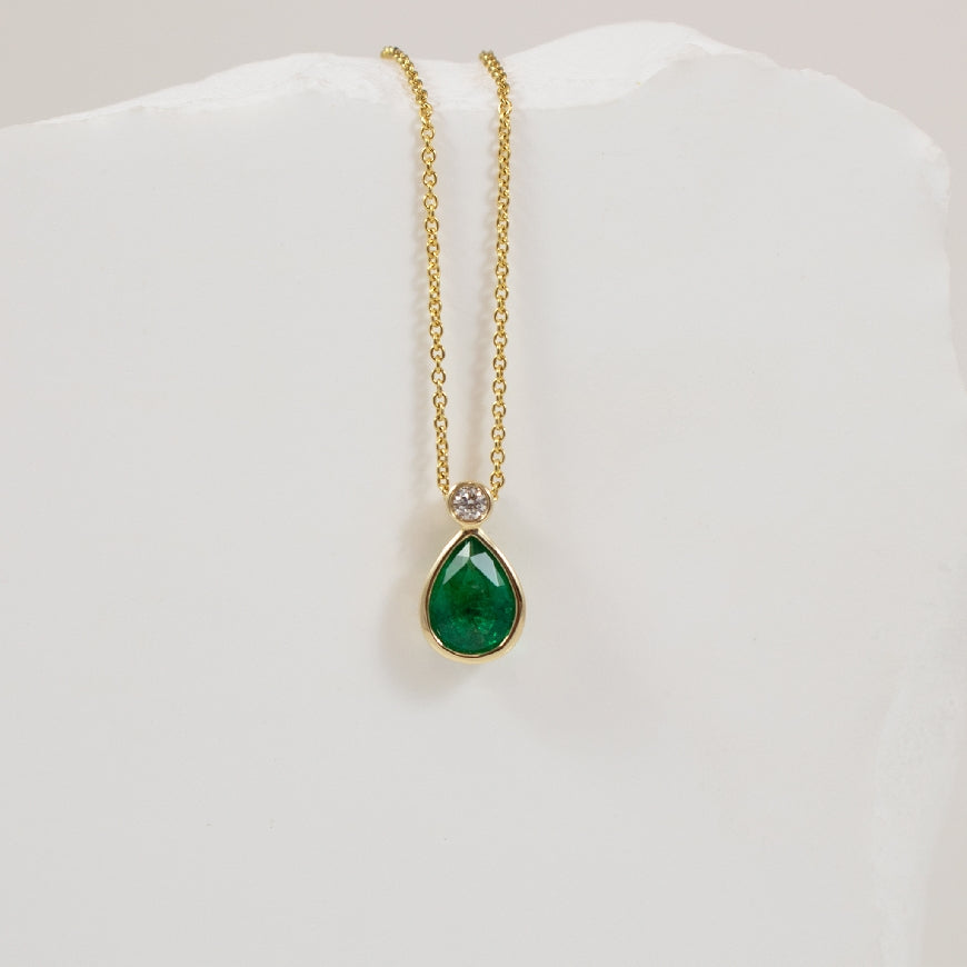 14KY Pear Shaped Emerald & Diamond Bezel Necklace
14K Yellow Gold Roman & Jules Pear Shaped Emerald & Natural Diamond Bezel Necklace
1.16 Carat Pear Shaped Emerald
0.05 Total Natural Diamond Weight SI Clarity, GH Colour
Chain Length 16'