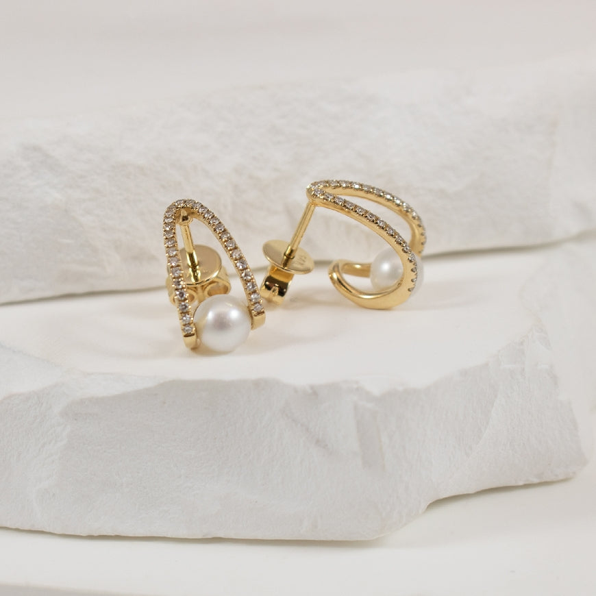 14KY Diamond & Floating Freshwater Pearl Earrings
14K Yellow Gold Bassali Natural Diamond & Freshwater Pearl Earrings
0.15 Total Natural Diamond Weight SI1-2 Clarity, GH Colour
Earring Closure Post with Butterfly Back