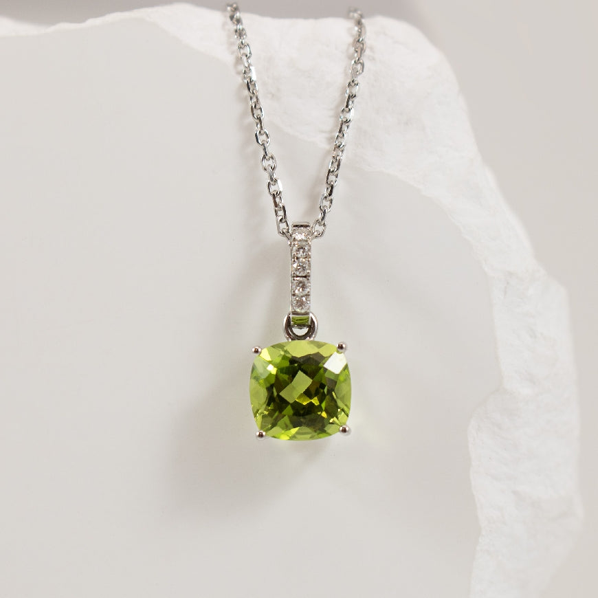 14KW Cushion Cut Peridot & Diamond Pendant
14K White Gold Peridot & Natural Diamond Pendant
1.60 Carat Cushion Cut Peridot
0.04 Total Natural Diamond Weight
Chain Length 18'