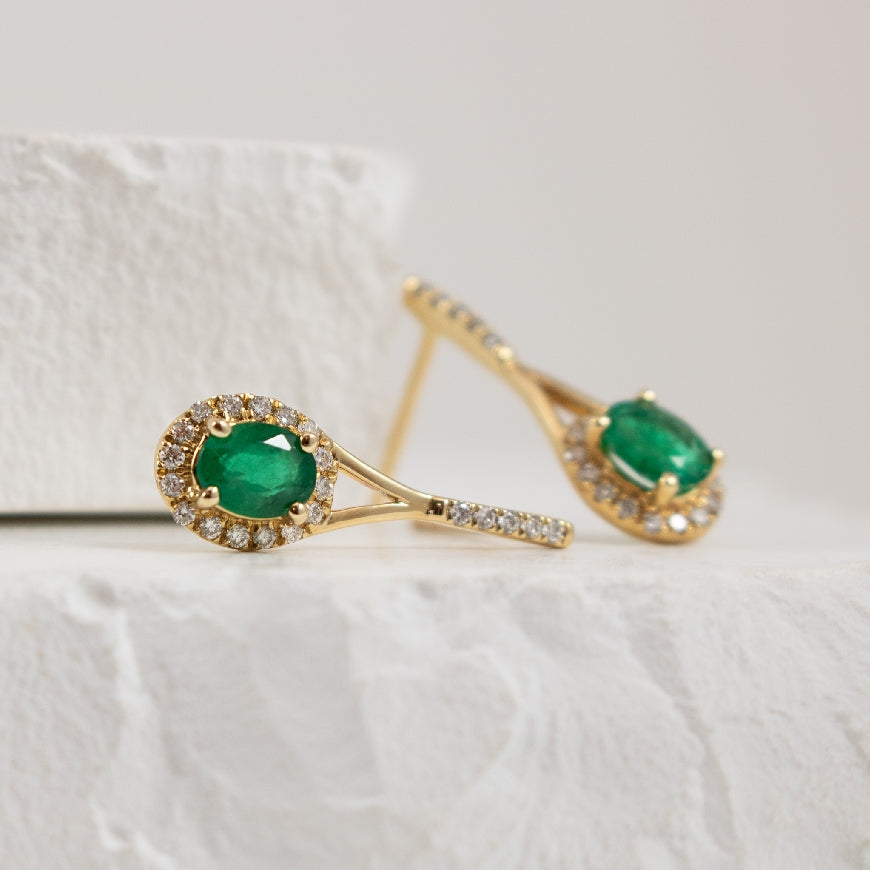 14KY Emerald & Diamond Halo Earrings
14K Yellow Gold Emerald & Diamond Halo Earrings
0.36 Total Oval Emerald Weight
0.16 Total Natural Diamond Weight
Earring Closure Post with Butterfly Back