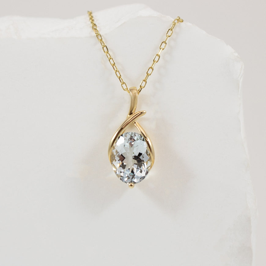 14KY Modern Look Oval Cut Aquamarine Necklace
14K Yellow Gold Oval Cut Aquamarine Necklace
1.72 Carat Oval Cut Aquamarine
Chain Length 18'