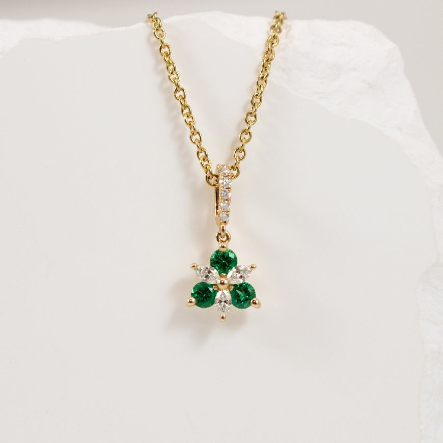 14KY Round Cut Emerald & Marquise Diamond Necklace
14K Yellow Gold Emerald & Natural Diamond Necklace
0.30 Total Emerald Weight
0.12 Total Natural Diamond Weight VS1-2 Clarity, FG Colour
Chain Length 18' (Adjustable to 16')