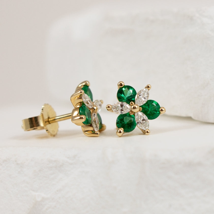 14KY Round Cut Emerald & Marquise Diamond Earrings
14K Yellow Gold Emerald & Natural Diamond Earrings
0.60 Total Emerald Weight
0.16 Total Natural Diamond Weight VS1-2 Clarity, FG Colour
Earring Closure Post with Butterfly Back