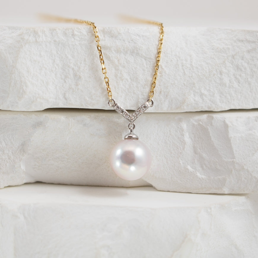 14KYW Akoya Pearl & Diamond Necklace
14K Yellow & White Gold Akoya Pearl & Natural Diamond Necklace
Pearl Size 8-8.5mm
AA Graded
Chain Length 18' (Adjustable to 16')