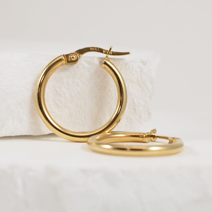 10KY Tube Hoop Earrings
10K Yellow Gold Tube Hoop Earrings
Earring Closure Hinged Post
15mm Diameter
0.96 Grams