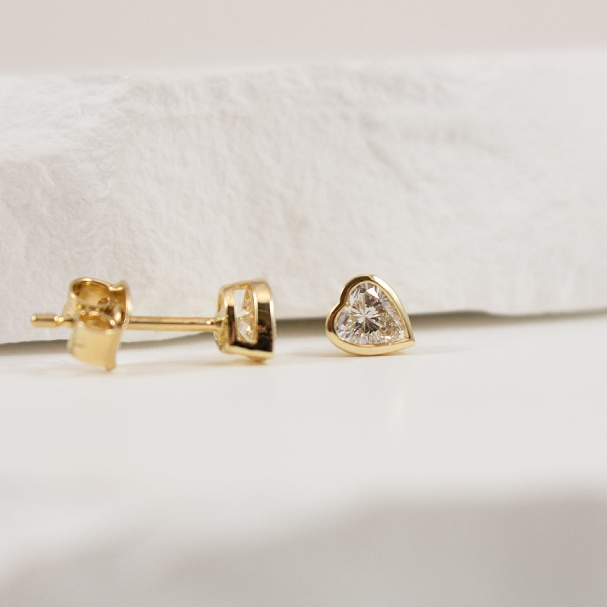 14KY Diamond Heart Shaped Bezel Earrings
14K Yellow Gold Lab Grown Diamond Heart Shaped Bezel Earrings
0.50 Total Lab Grown Heart Shaped Diamonds VS2 Clarity, F Colour
Earring Closure Post with Butterfly Back