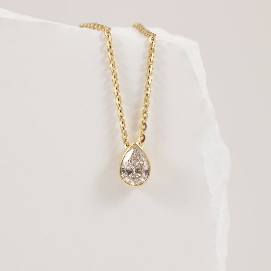 14KY 0.50CT Pear Shape Diamond Bezel Necklace
14K Yellow Gold Lab Grown Diamond Pear Shape Bezel Necklace
0.50 Carat of Lab Grown Pear Shape Diamond VS2 Clarity, F Colour
Chain Length 18' (Adjustable to 16')