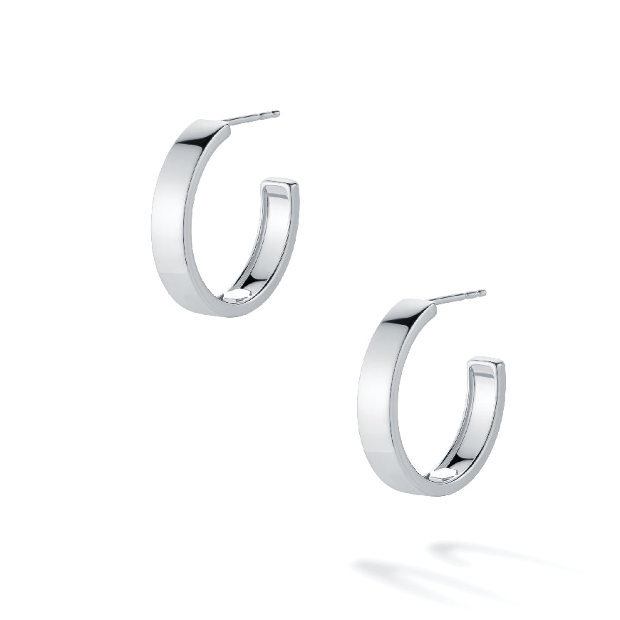 SS Birks 'Essentials' 20mm Hoop Earrings
Sterling Silver Birks 'Essentials' Hoop Earrings
20mm Diameter
Earring Closure Post with Butterfly Back