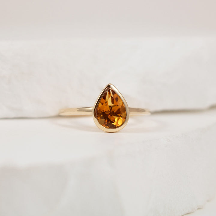 14KY Modern Pear Shaped Citrine Bezel Set Ring
14K Yellow Gold Citrine Pear Shaped Bezel Ring
0.93 Total Weight
Finger Size 7
